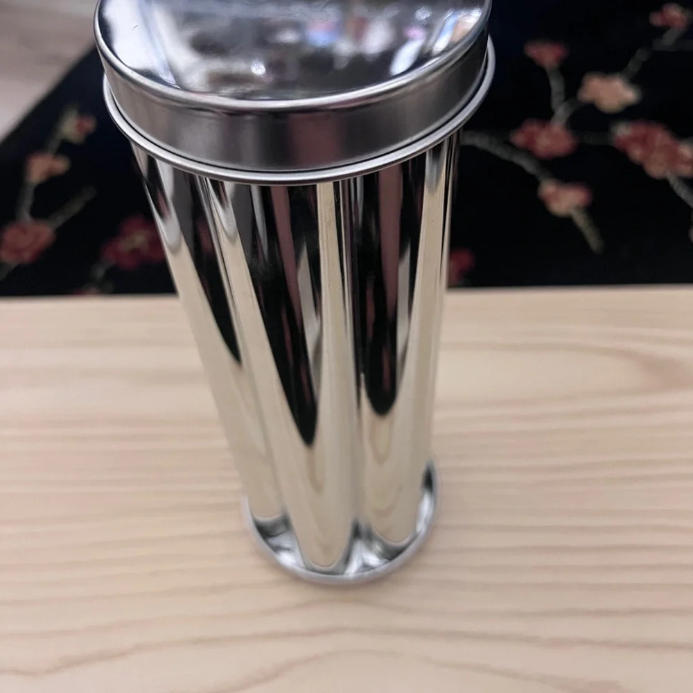 The Pampered Chef Blue and White Bread Tube